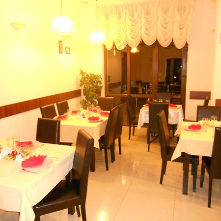 Flora Alpina Otel Azuga Dış mekan fotoğraf