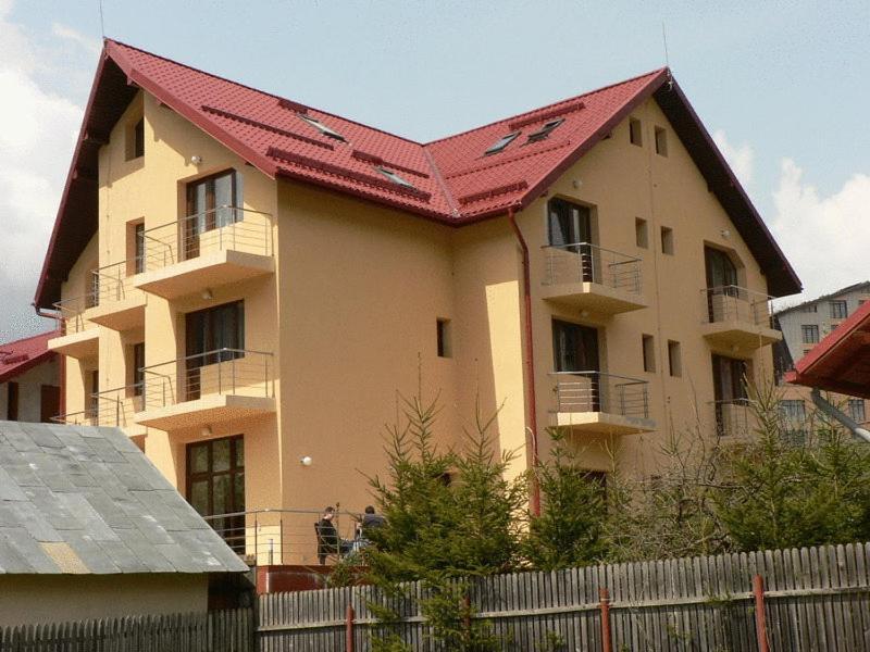 Flora Alpina Otel Azuga Dış mekan fotoğraf