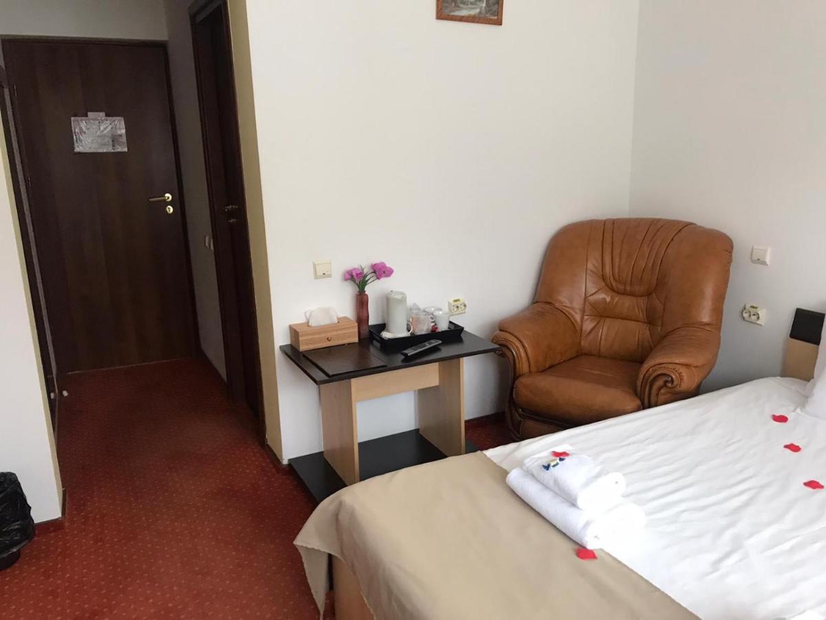 Flora Alpina Otel Azuga Dış mekan fotoğraf