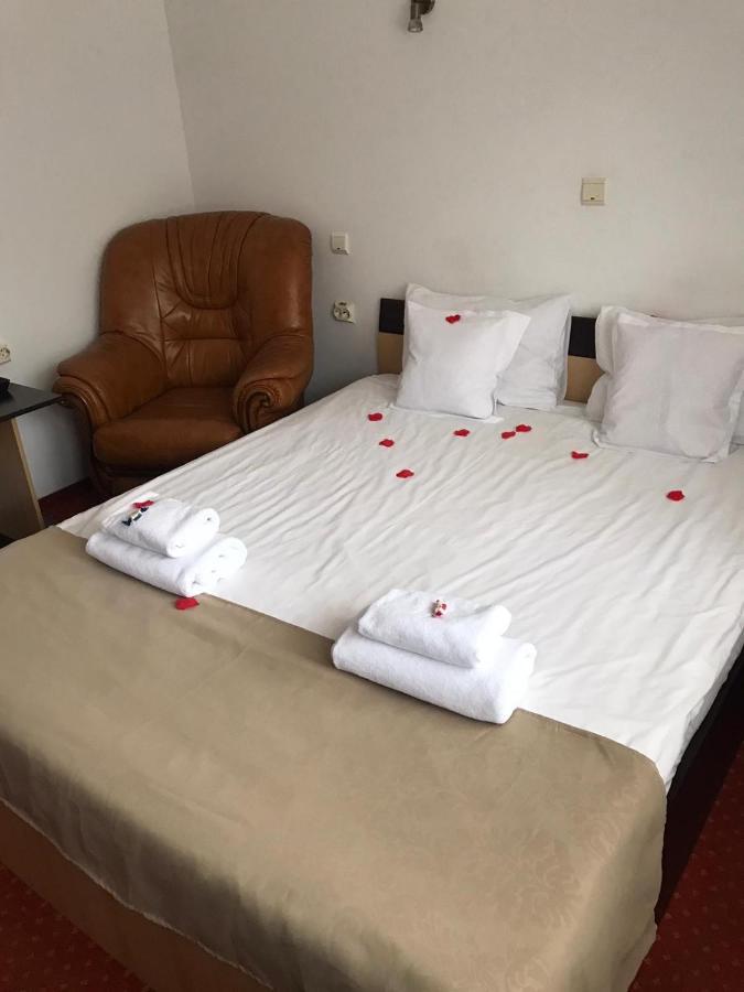 Flora Alpina Otel Azuga Dış mekan fotoğraf