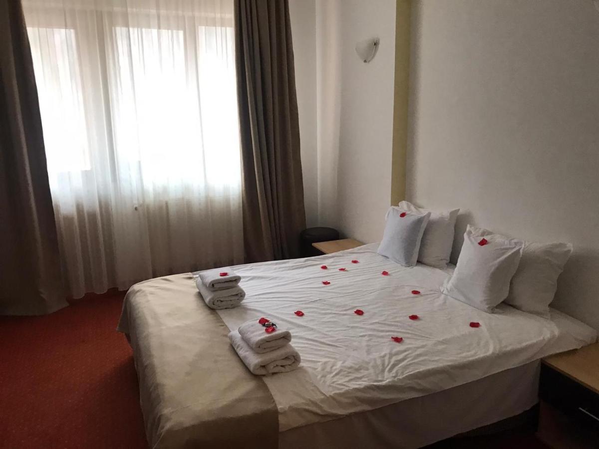 Flora Alpina Otel Azuga Dış mekan fotoğraf