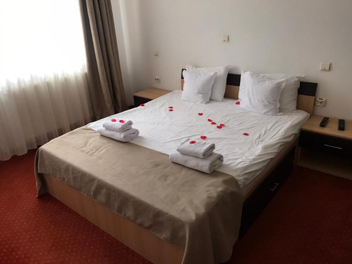 Flora Alpina Otel Azuga Dış mekan fotoğraf