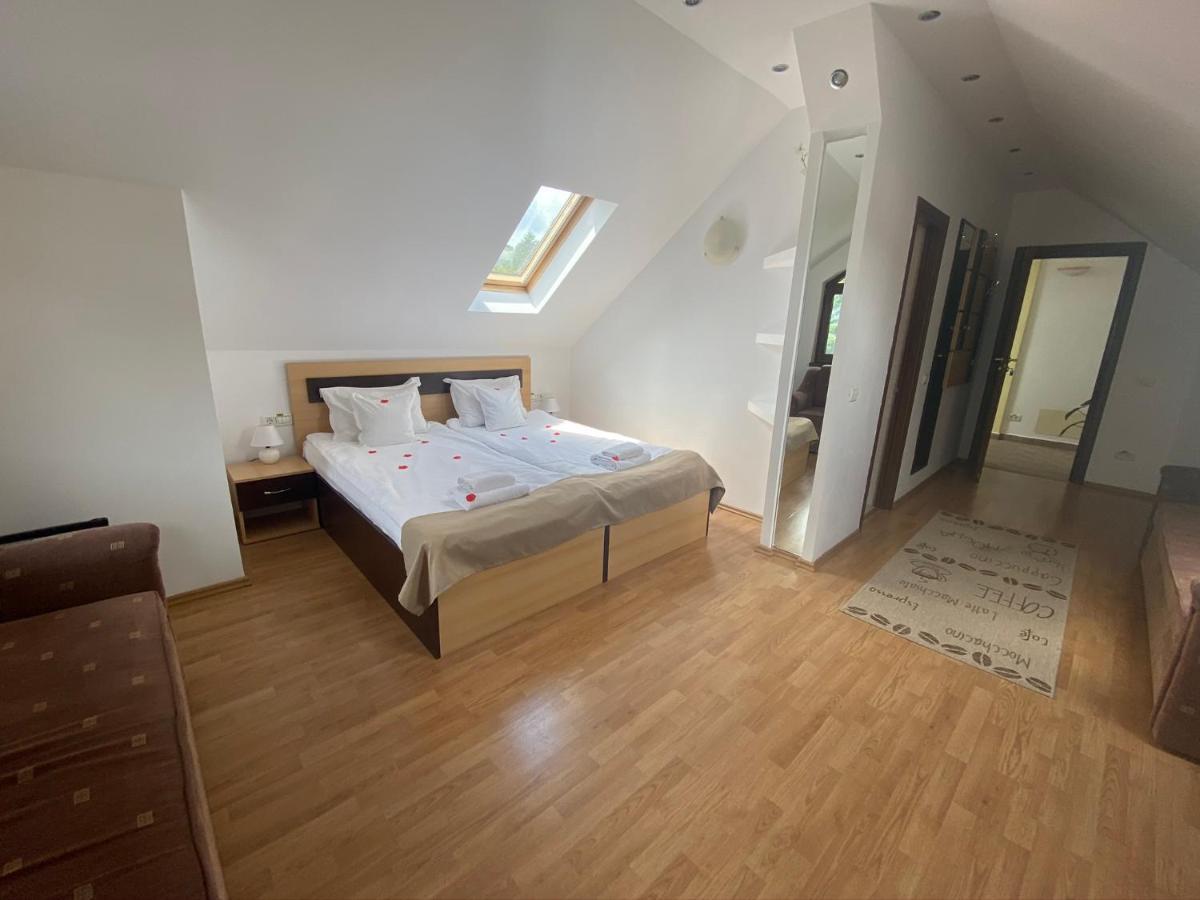 Flora Alpina Otel Azuga Dış mekan fotoğraf