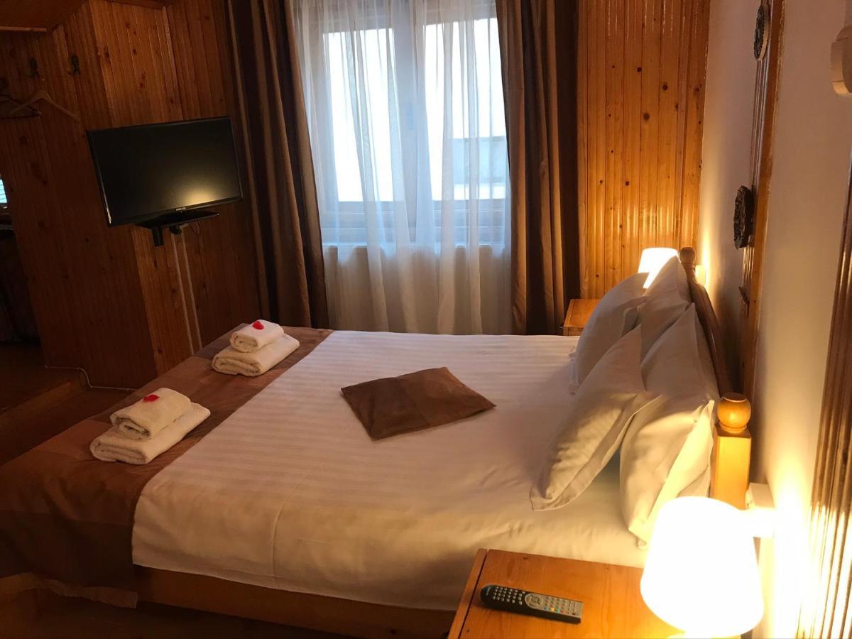 Flora Alpina Otel Azuga Dış mekan fotoğraf