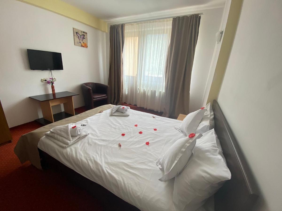 Flora Alpina Otel Azuga Dış mekan fotoğraf