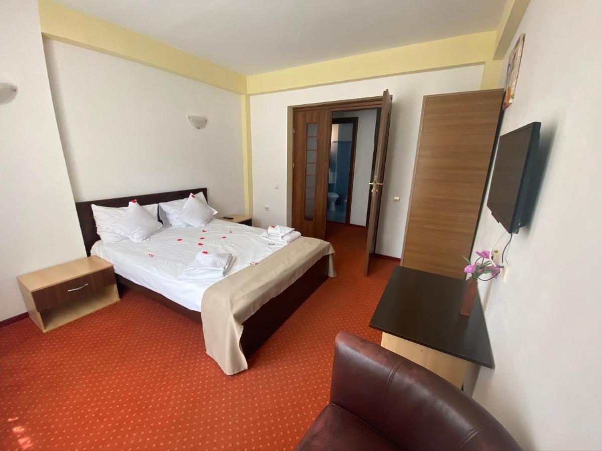 Flora Alpina Otel Azuga Dış mekan fotoğraf