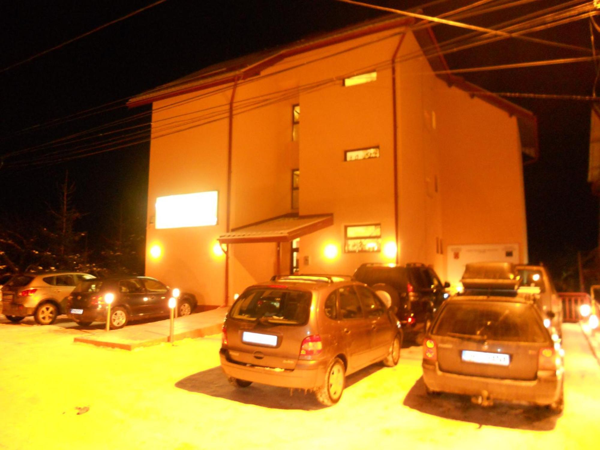 Flora Alpina Otel Azuga Dış mekan fotoğraf