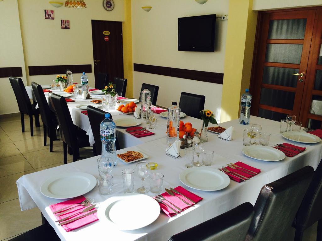 Flora Alpina Otel Azuga Dış mekan fotoğraf