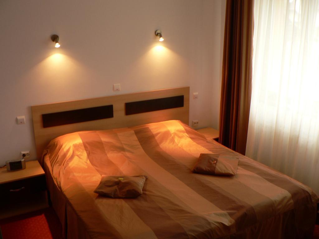 Flora Alpina Otel Azuga Dış mekan fotoğraf