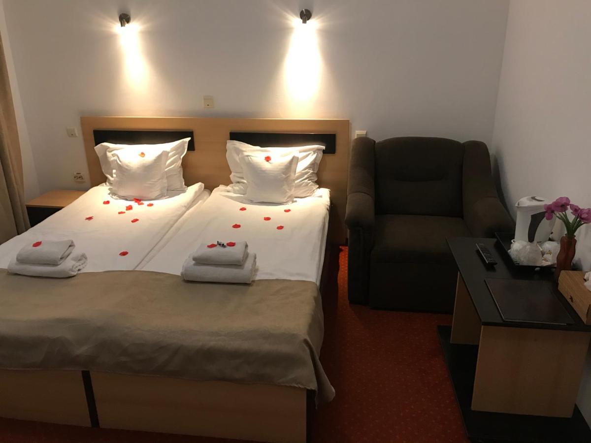 Flora Alpina Otel Azuga Dış mekan fotoğraf